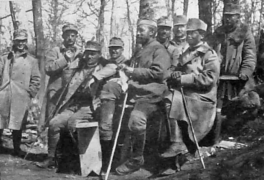 Offiziere II/73 mit Hptm Schafarik April 1915